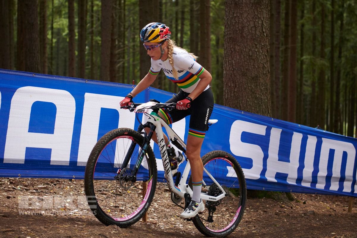 Gran carrera de Pauline Ferrand Prevot liderando la prueba casi desde el inicio.