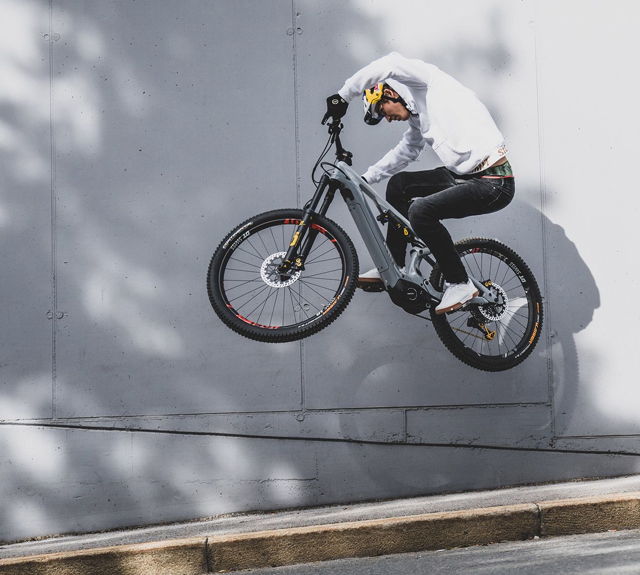 Fabio Wibmer con el nuevo amortiguador Öhlins TTX1 Air