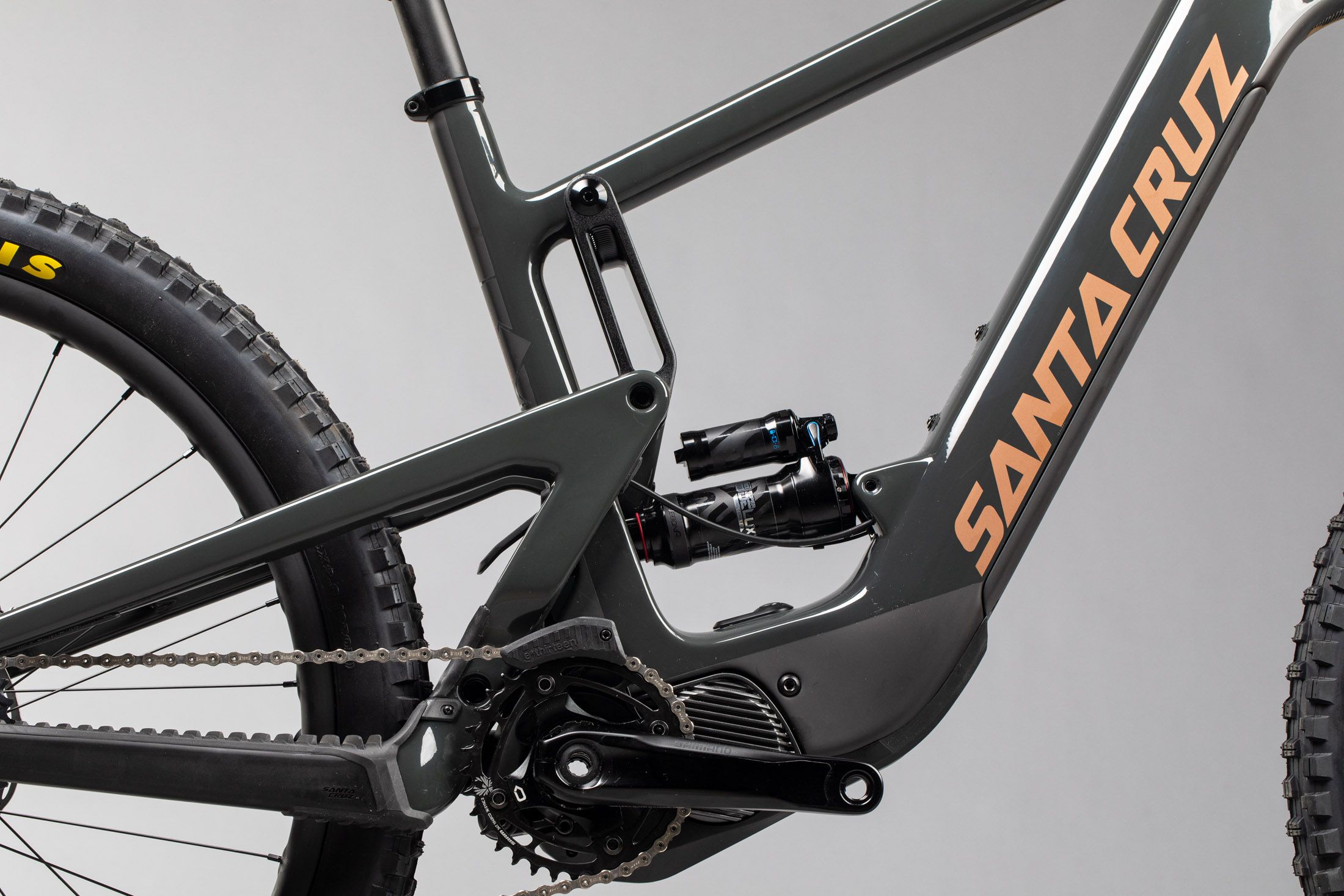 La Heckler 8 se actualiza con el nuevo y más ligero y potente motor Shimano EP8. La Heckler 8 se actualiza con el nuevo y más ligero y potente motor Shimano EP8.
