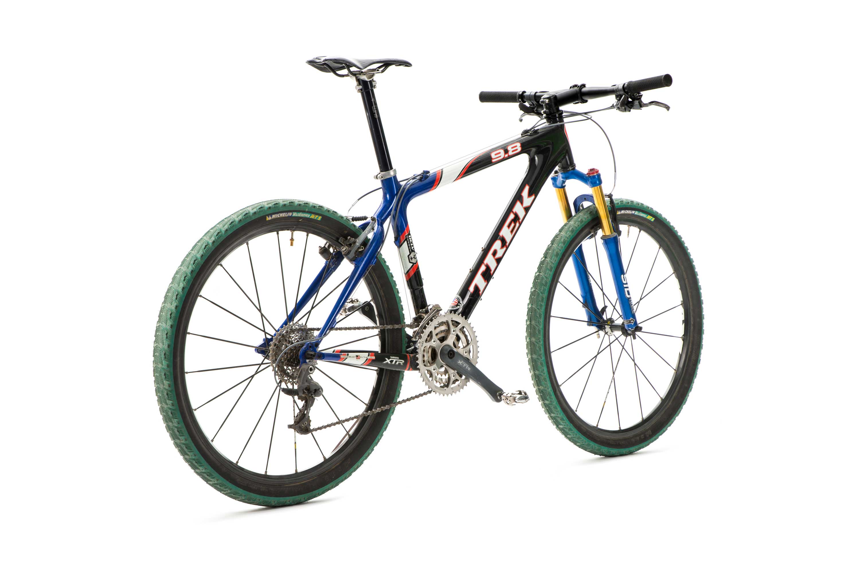 Tres cuartos trasero de la Trek OCLV 9.8 del año 2002.