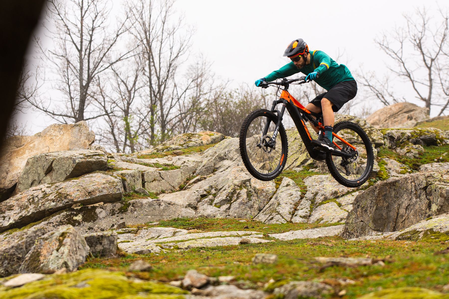 KTM es una de las marcas que tienen claras las ventajas ser una Mullet Bike en sus eMTB. Foto César Cabrera KTM es una de las marcas que tienen claras las ventajas ser una Mullet Bike en sus eMTB. Foto César Cabrera