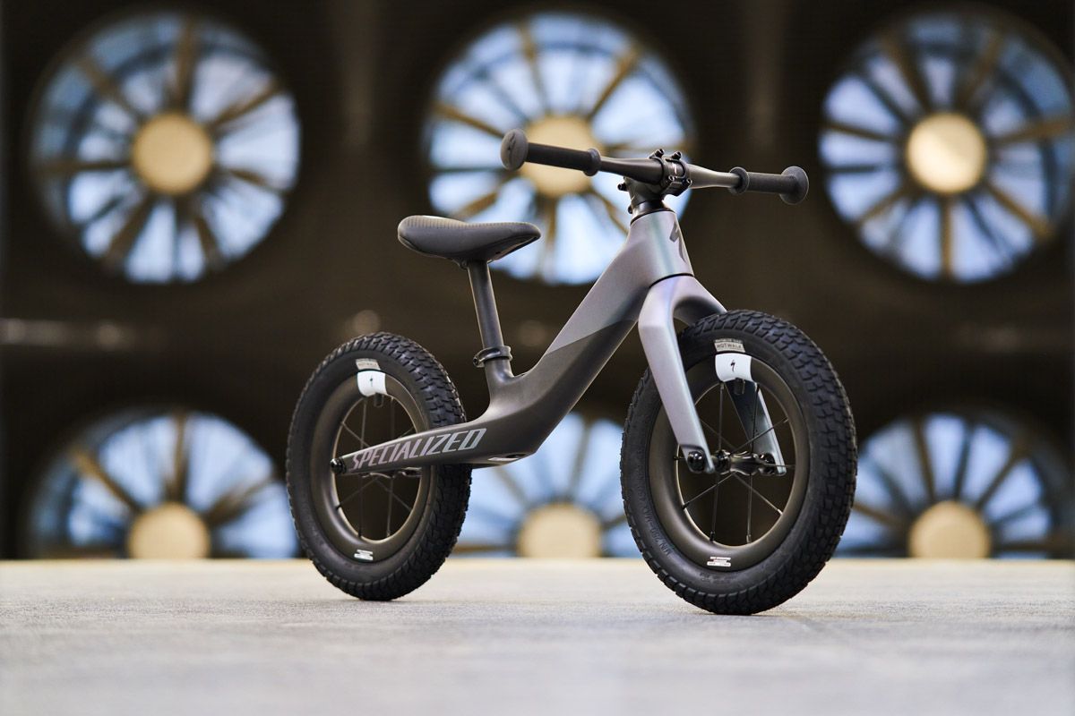 Hotwalk Carbon. El pepino de Specialized para niños (5)