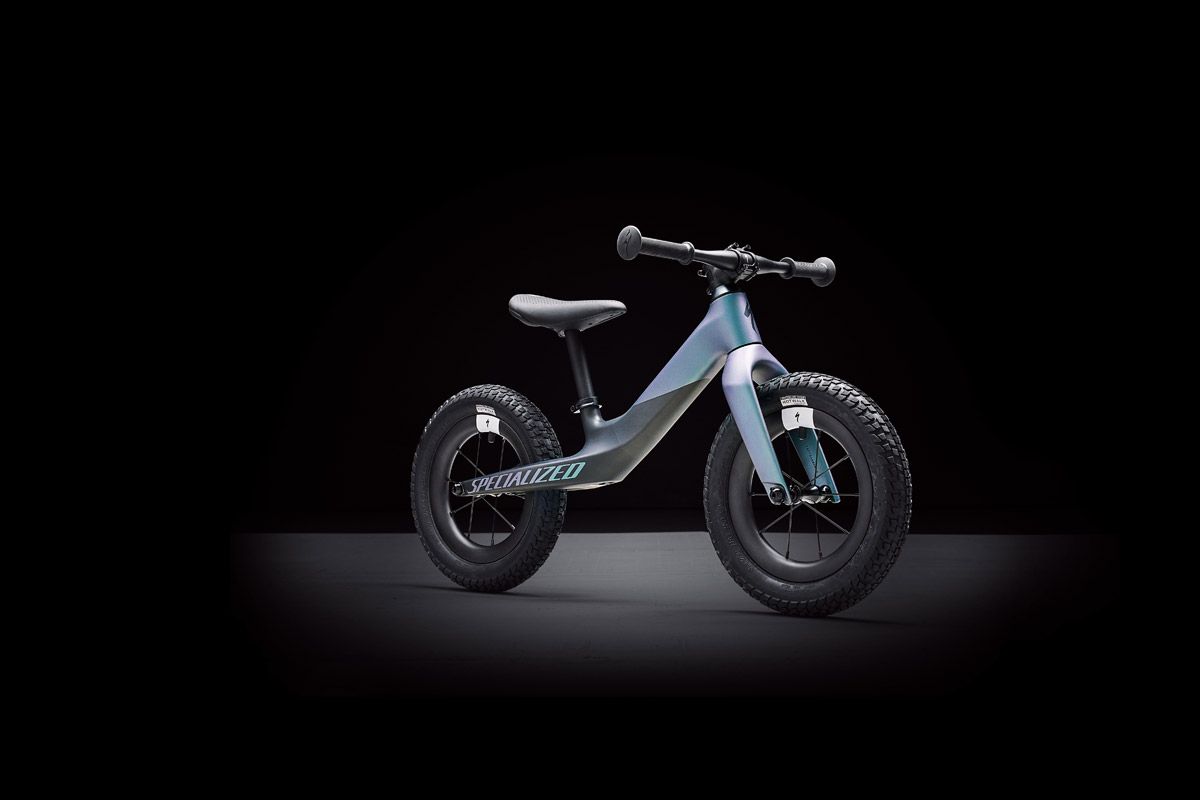 Hotwalk Carbon. El pepino de Specialized para niños (12)