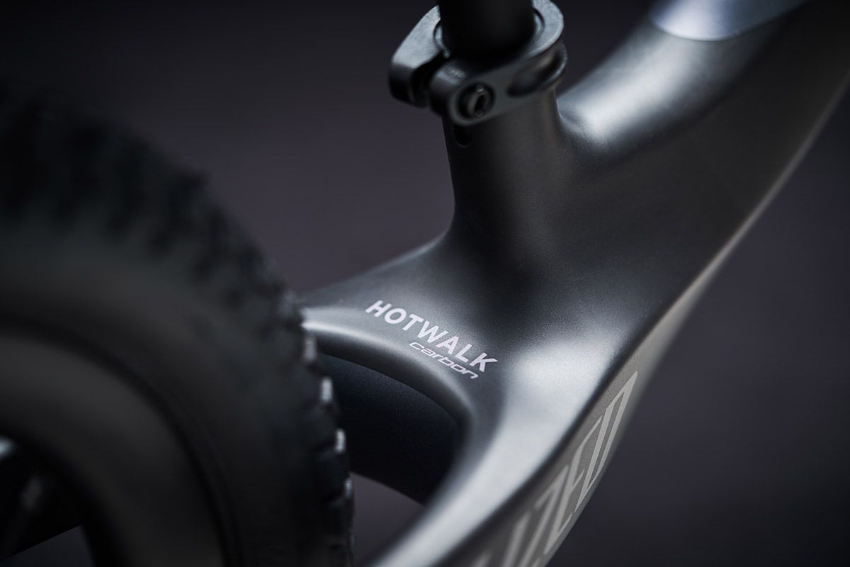 Hotwalk Carbon. El pepino de Specialized para niños (17)