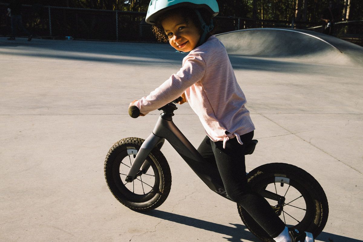 Hotwalk Carbon. El pepino de Specialized para niños (19)