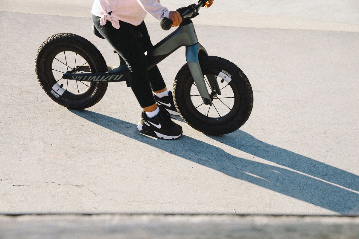 Hotwalk Carbon. El pepino de Specialized para niños (21)