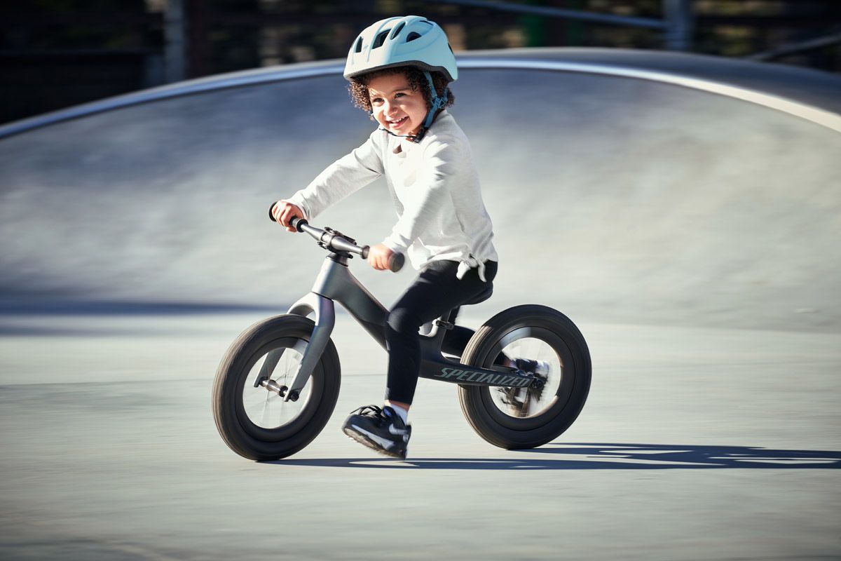 Hotwalk Carbon. El pepino de Specialized para niños (9)