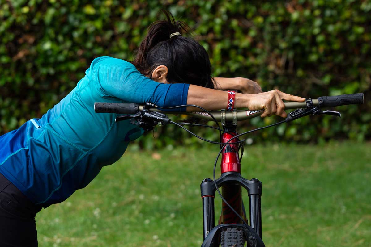 En estos estiramientos podemos hacer uso de nuestra bici. En estos estiramientos podemos hacer uso de nuestra bici.