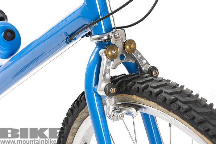 Frenos Roller Cam diseñados por Richard Cunningham, más potentes que unos cantilever, pero más pesados y caros de producir. Frenos Roller Cam diseñados por Richard Cunningham, más potentes que unos cantilever, pero más pesados y caros de producir.