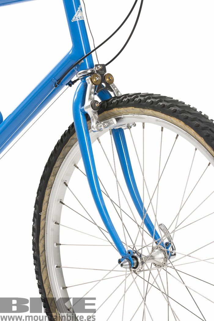 La horquilla es la única parte de la bici fabricada en acero. La horquilla es la única parte de la bici fabricada en acero.