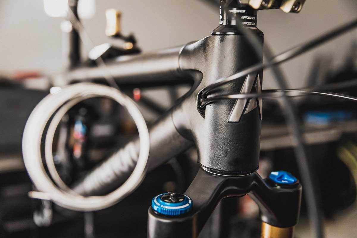Atherton Bikes. Por qué son tan especiales. detalle racor