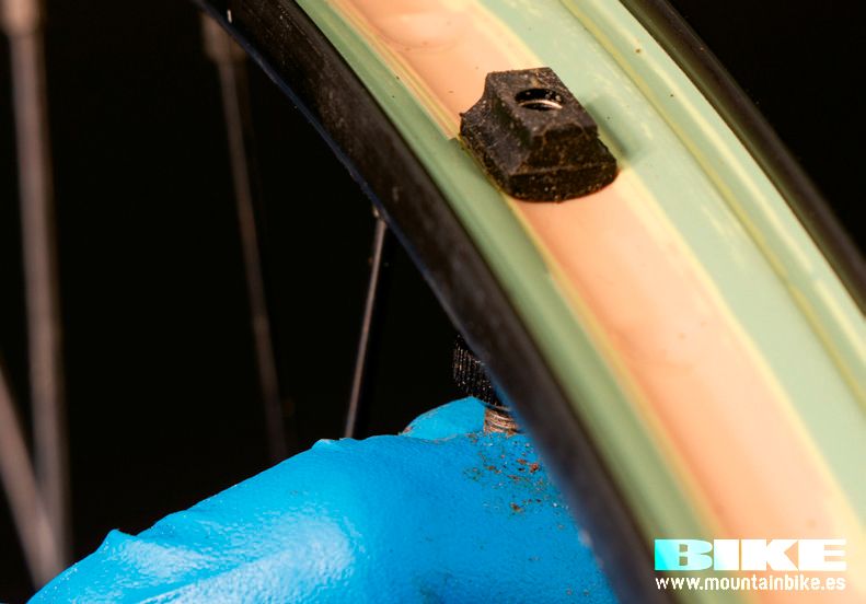 Tu Tubeless pierde aire   mantenimiento (5)