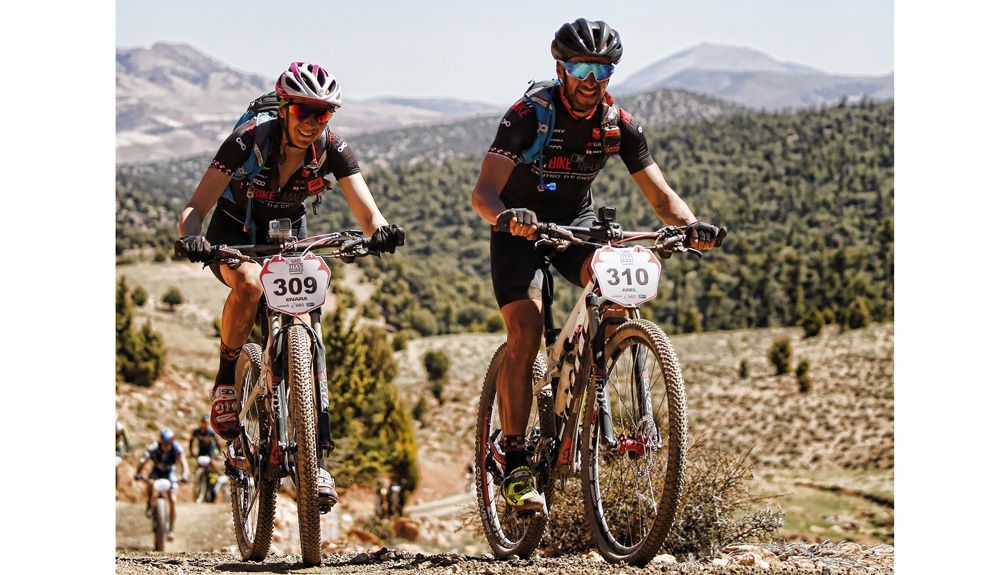 Enara y Abel Titán Desert