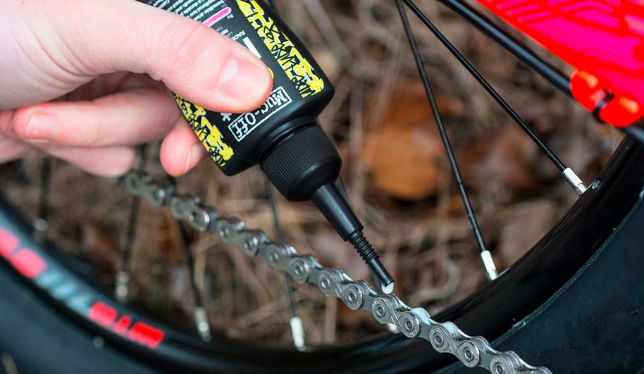 Atravesar botón buque de vapor Lubricar la bici: cómo y cuándo hacerlo