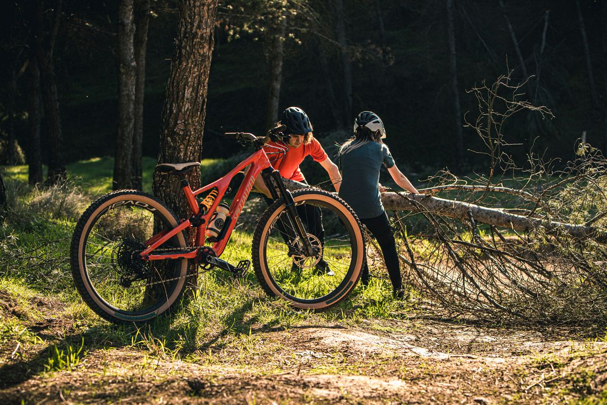 Specialized Soil Searching. La rueda que gira para mantener los senderos detalle 3