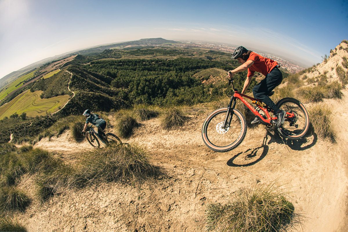 Specialized Soil Searching. La rueda que gira para mantener los senderos detalle 4