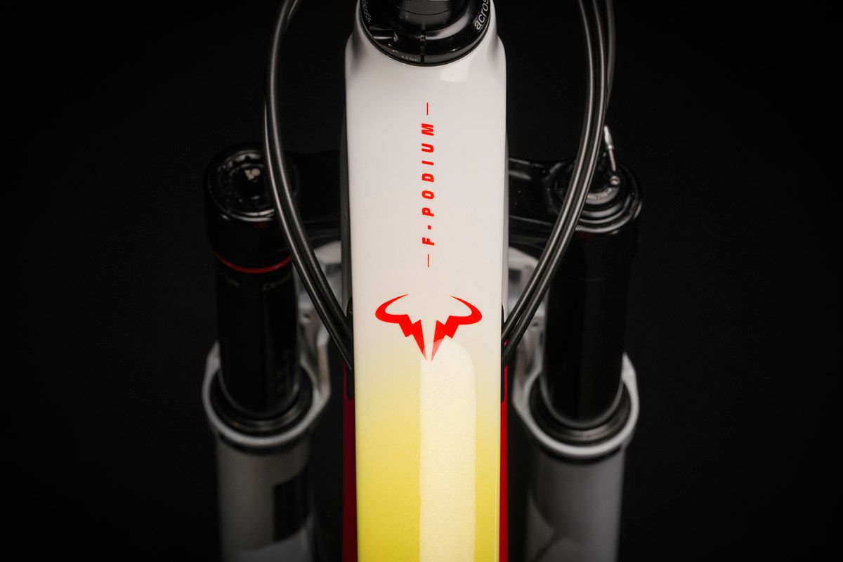 Así es la Mondraker F Podium personalizada de Rafa Nadal (10)