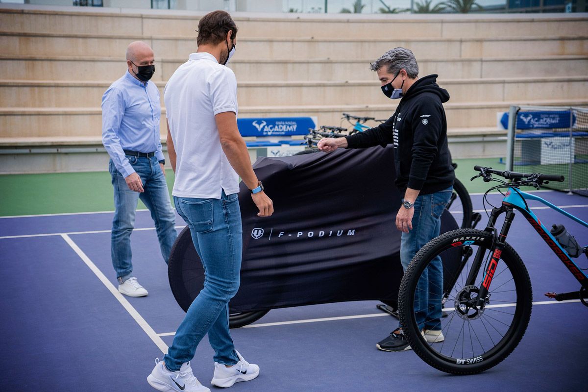 Así es la Mondraker F Podium personalizada de Rafa Nadal (36)