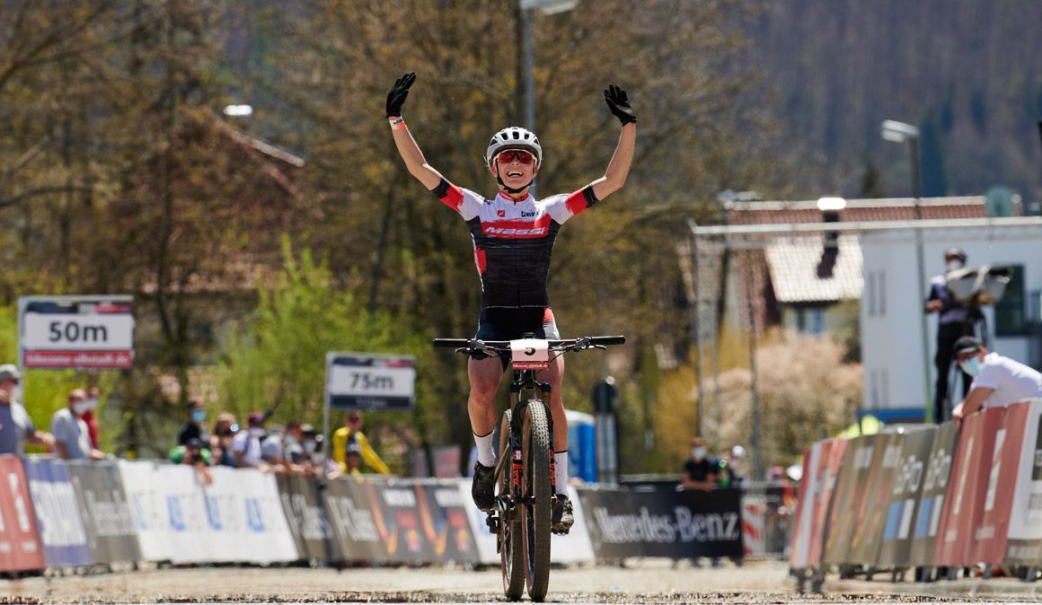 Copa del Mundo Albstadt. Loana Lecompte entra victoriosa en meta Copa del Mundo Albstadt. Loana Lecompte entra victoriosa en meta
