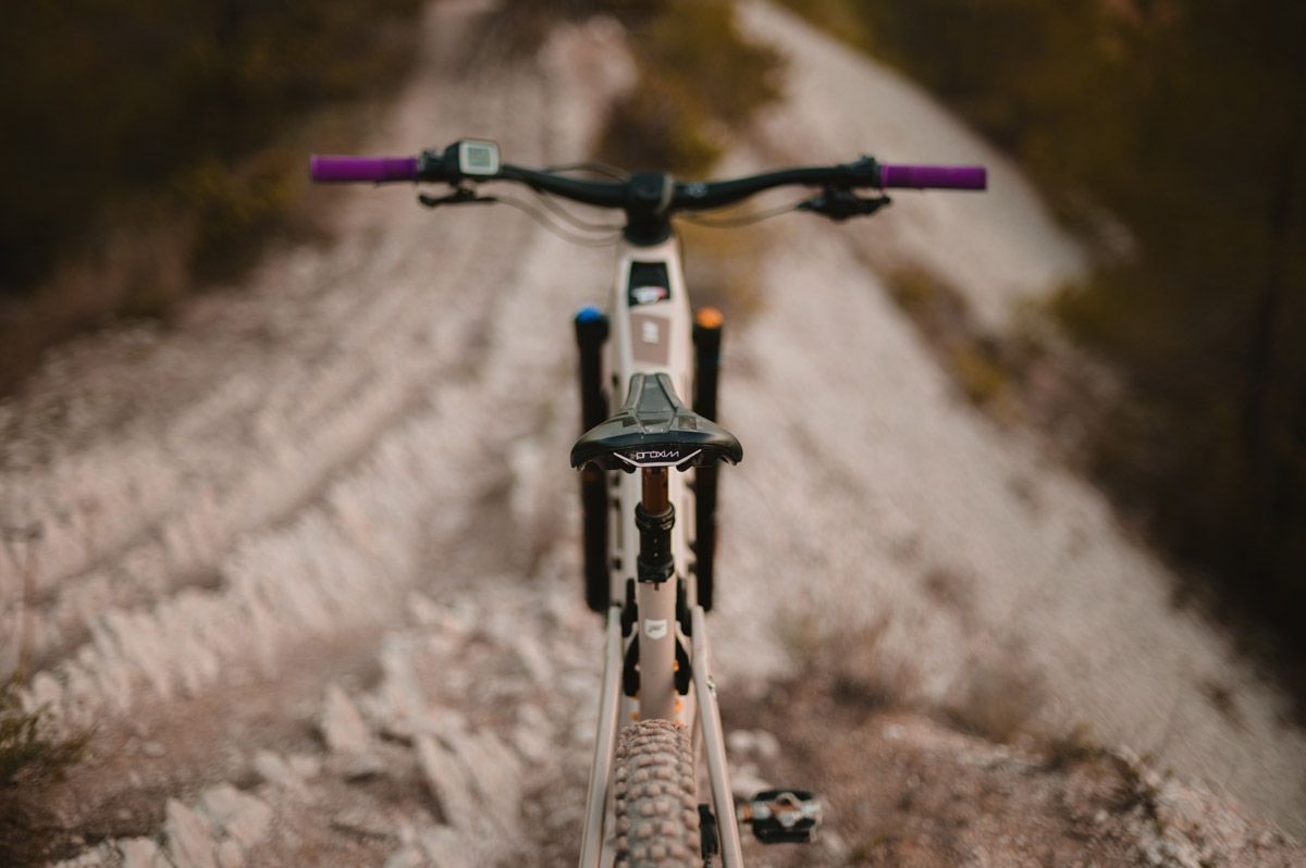Proxim W400. El sillín de altas prestaciones para e bike y all mountain detalle trasero Proxim W400. El sillín de altas prestaciones para e bike y all mountain detalle trasero