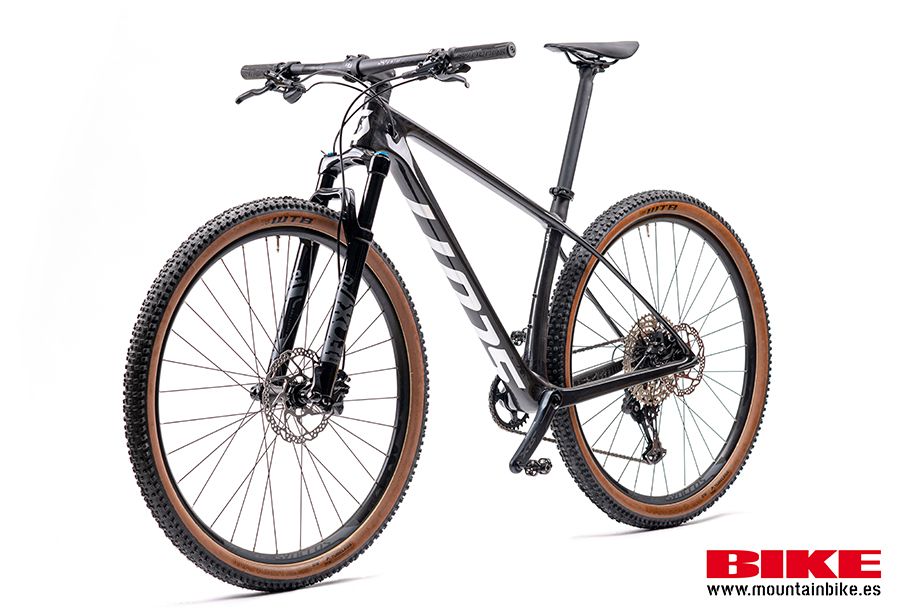 Scott Scale estudio 8