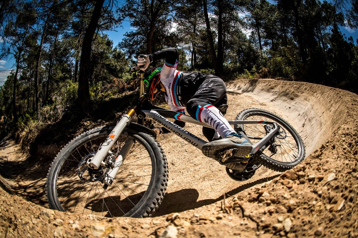 Mondraker Summum Carbon 2022 (16) Mondraker Summum Carbon 2022 (16)