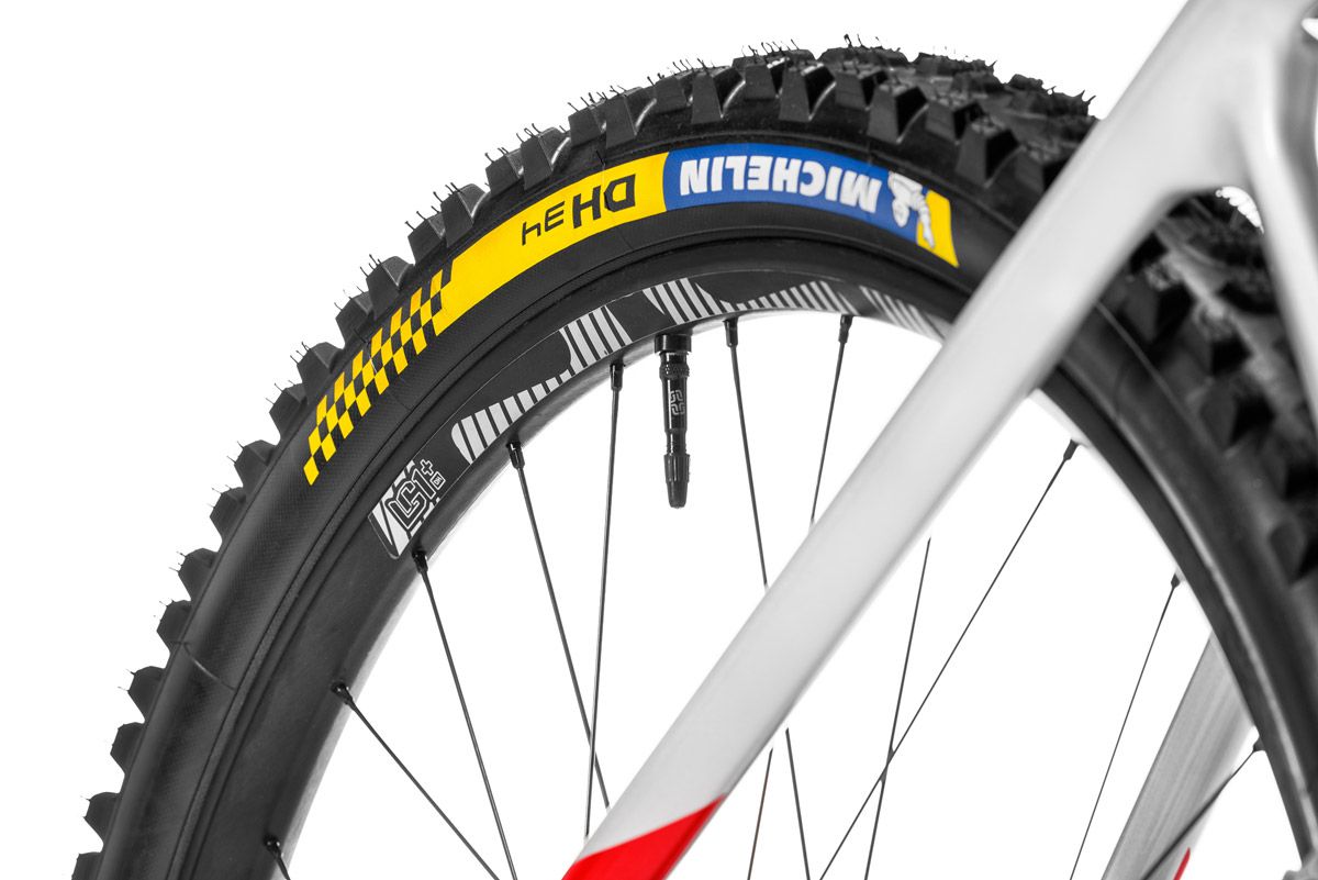 Mondraker Summum Carbon 2022 (32) Mondraker Summum Carbon 2022 (32)
