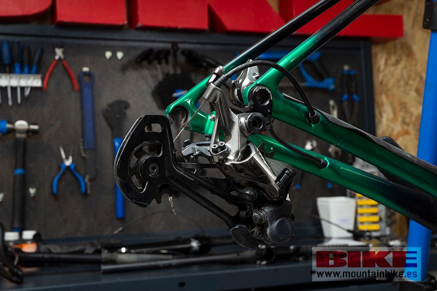 Cambio XTR: ningún problema en los 7.000 km, muy protegido de los golpes y funcionamiento perfecto. Cambio XTR: ningún problema en los 7.000 km, muy protegido de los golpes y funcionamiento perfecto.
