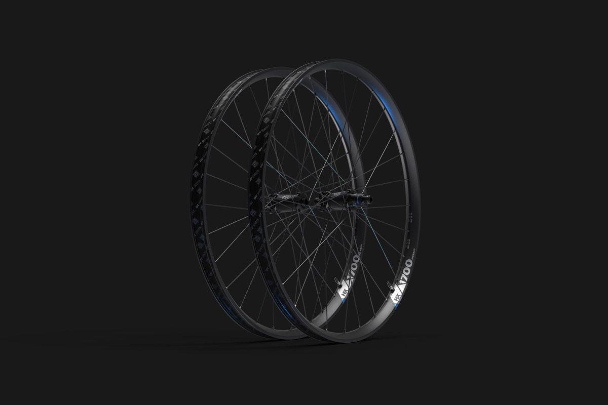 DTSwiss Hybrid MTB Wheelpair HX1700 LowRes DTSwiss Hybrid MTB Wheelpair HX1700 LowRes