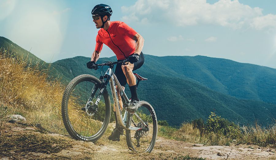8 trucos para ir más rápido en las subidas con tu bici