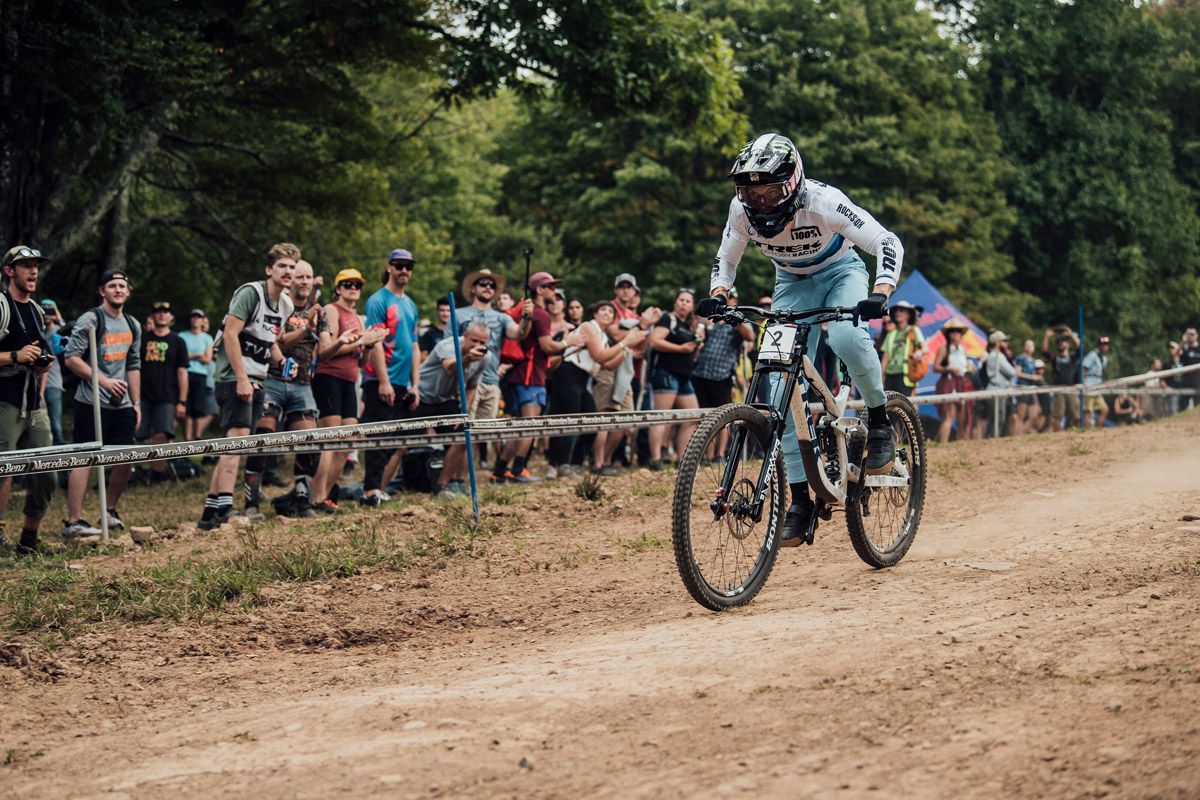 Ángel Suárez, tercero en la emocionante final de la Copa del Mundo DH nicole vergier Ángel Suárez, tercero en la emocionante final de la Copa del Mundo DH nicole vergier