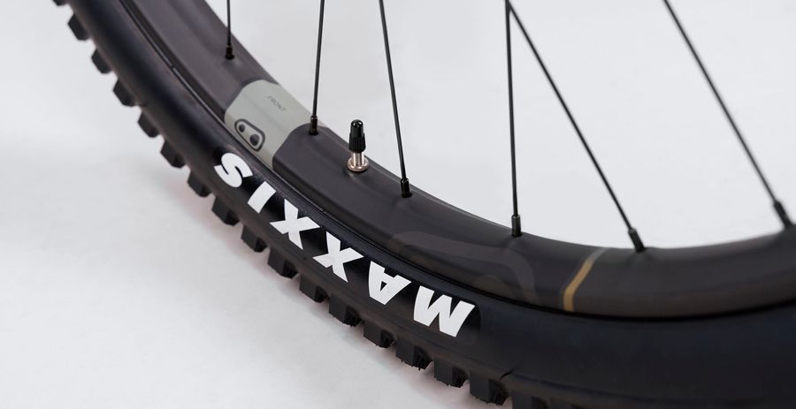Capra 29 Uncaged 6 Wheelset w