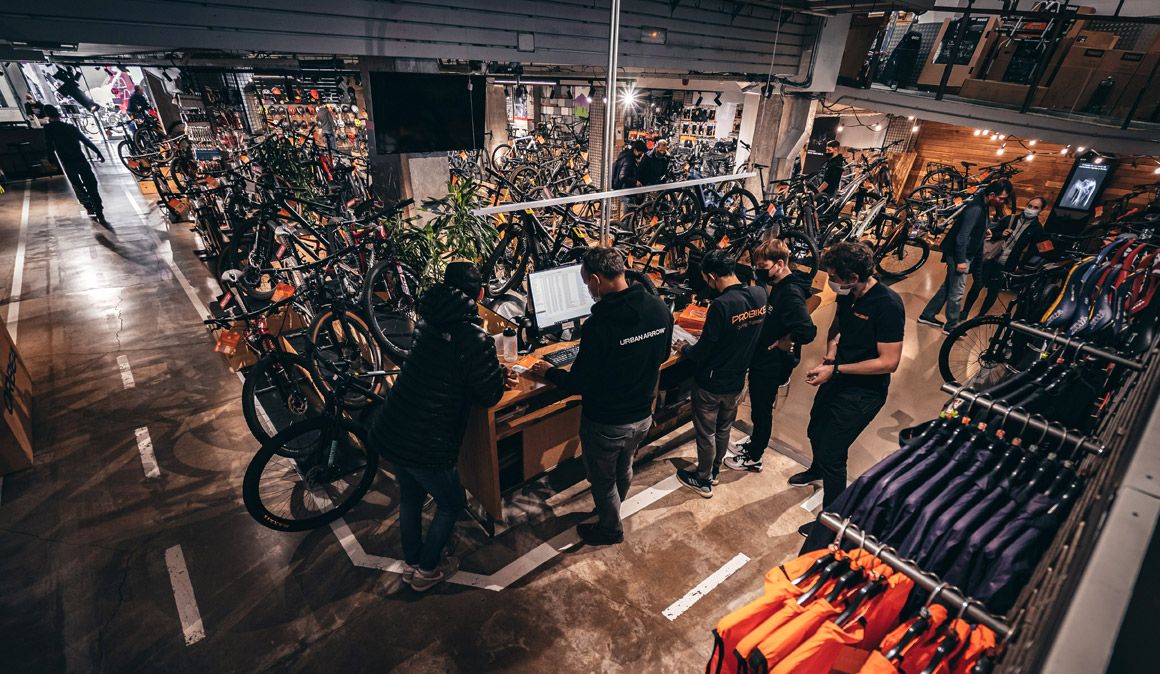 Escapa compra Probike y Bicisport