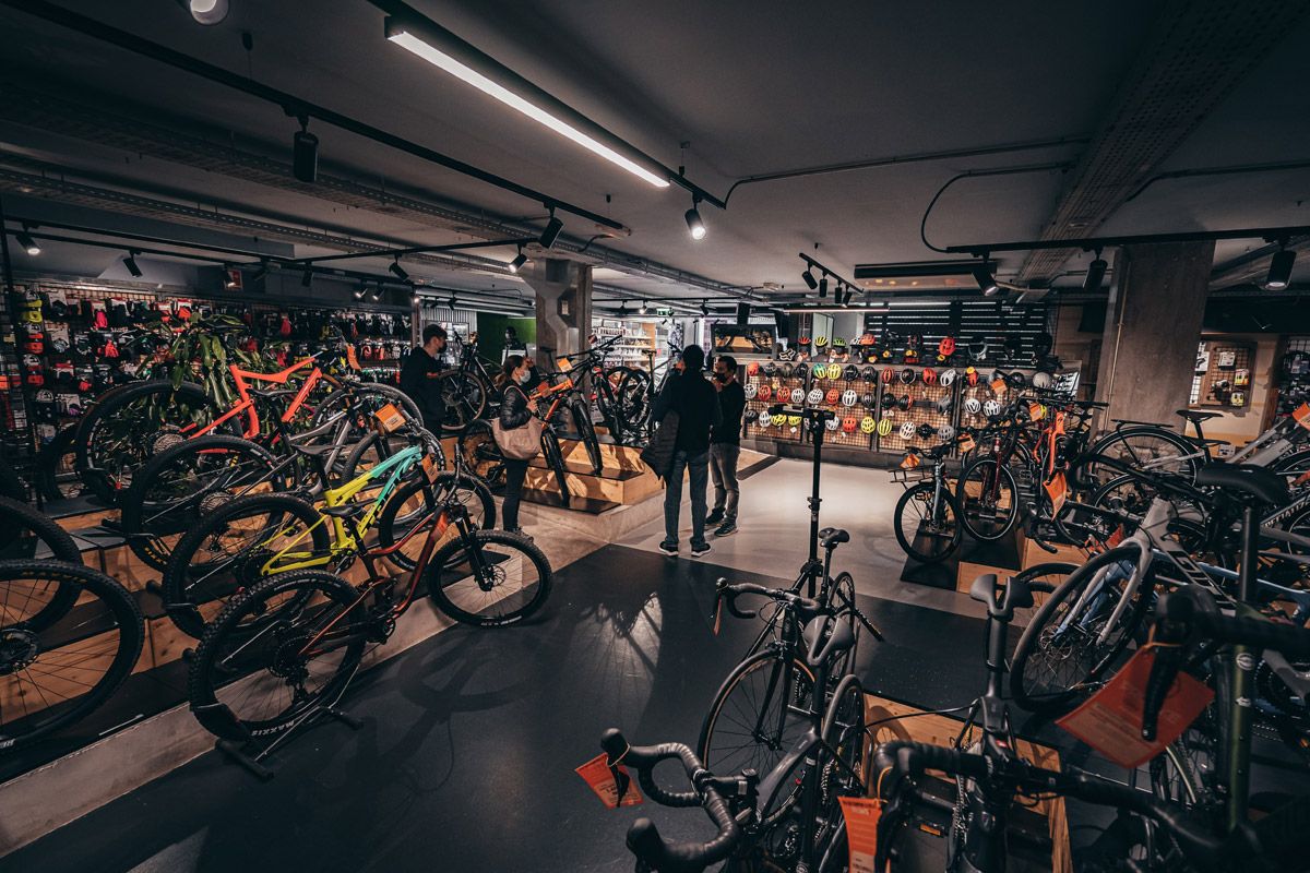 Escapa compra Probike y Bicisport 2