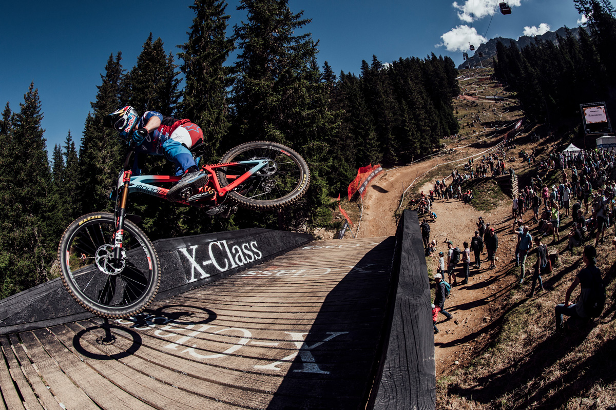 ¿Ruedas de diferente diámetro en la misma bici? La UCI lo permitirá sólo en DH y Enduro