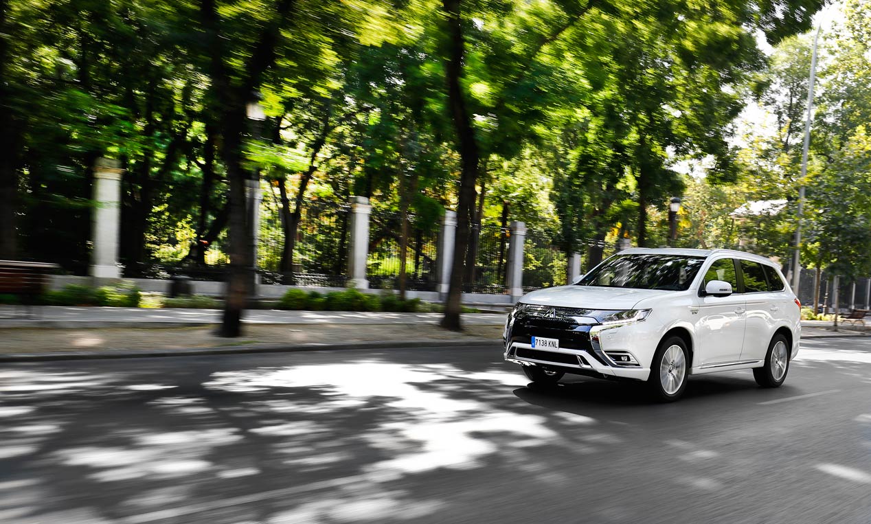 Llega el coche de los e-bikers: Mitsubishi Outlander PHEV