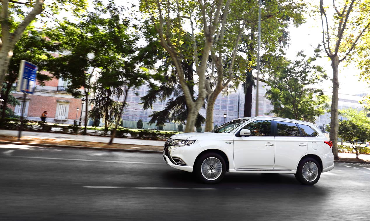 Llega el coche de los e-bikers: Mitsubishi Outlander PHEV