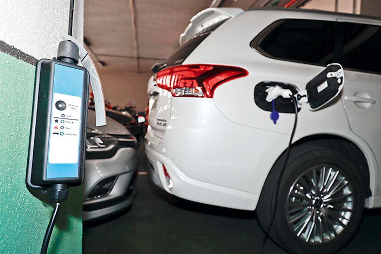 Llega el coche de los e-bikers: Mitsubishi Outlander PHEV