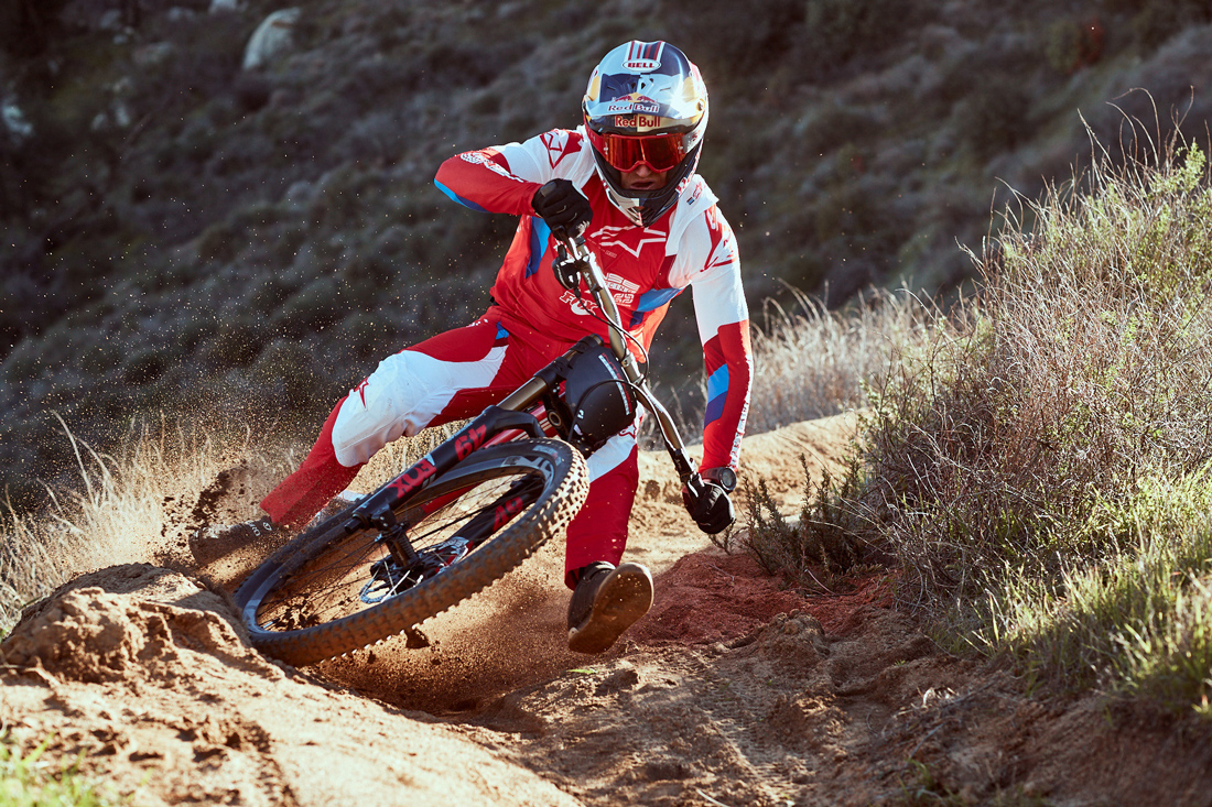 Desvelado el equipo Intense Factory Racing 2019