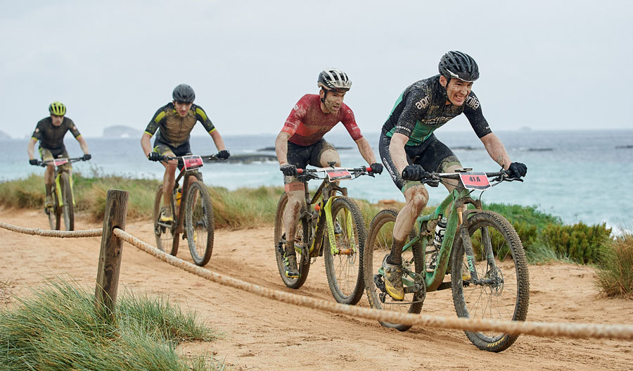 Vuelta a Ibiza MTB: Barro, lluvia y viento hacen una edición histórica 