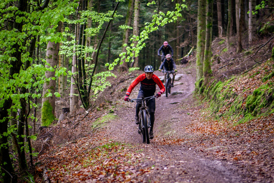 Moustache domina el Campeonato eMTB XC francés