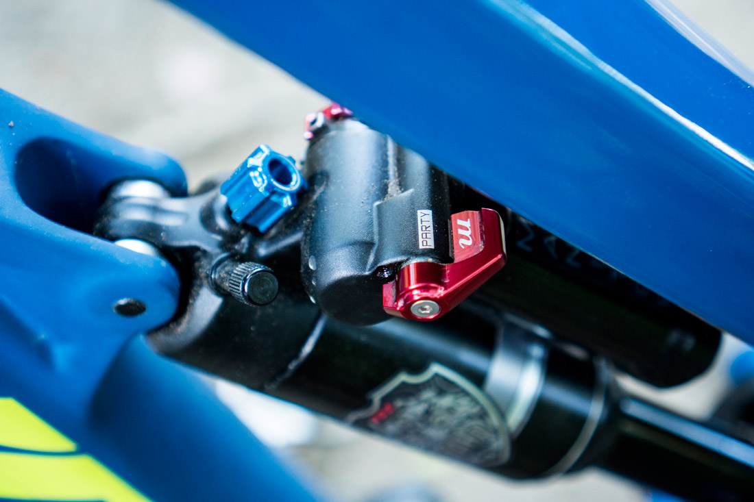 Hayes presenta la colección Enduro