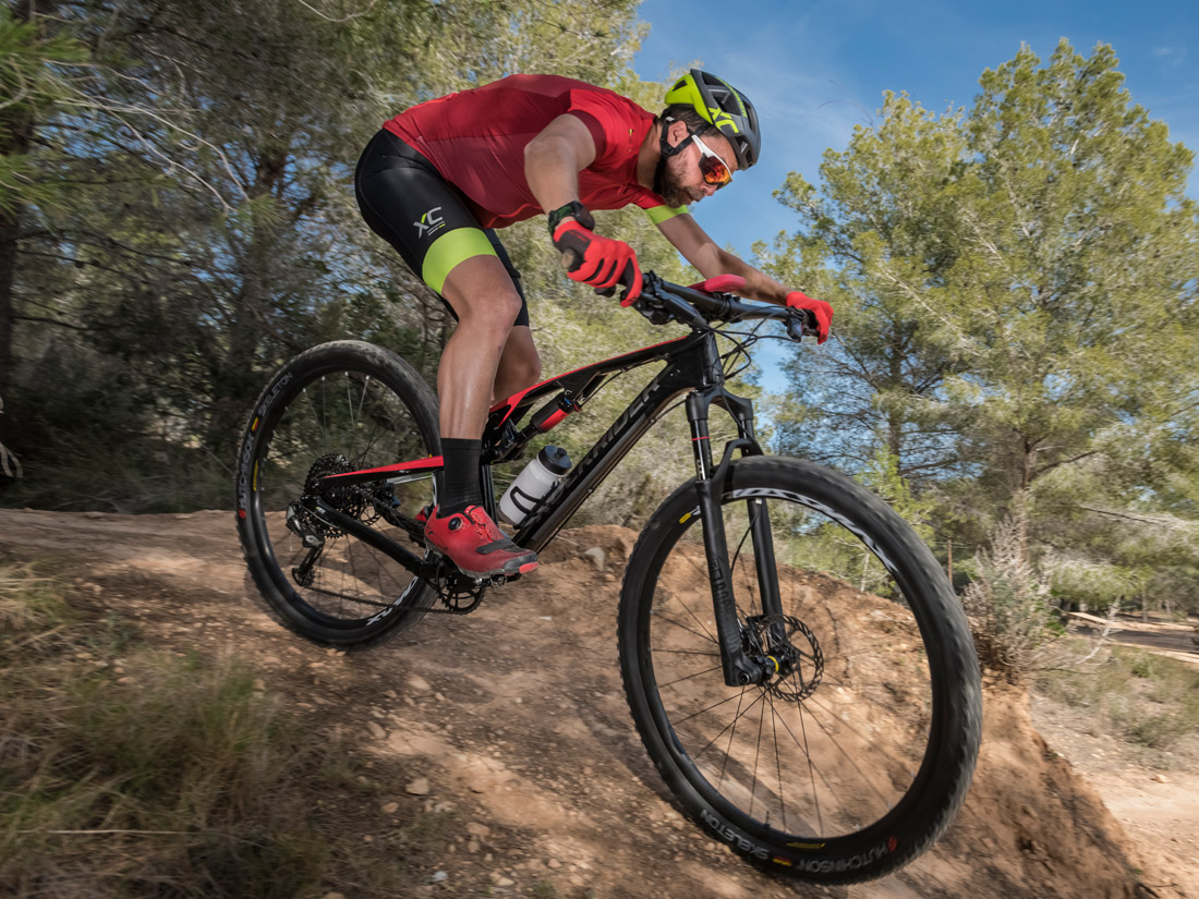 Rockrider XC900S:  así es su nueva doble de carbono