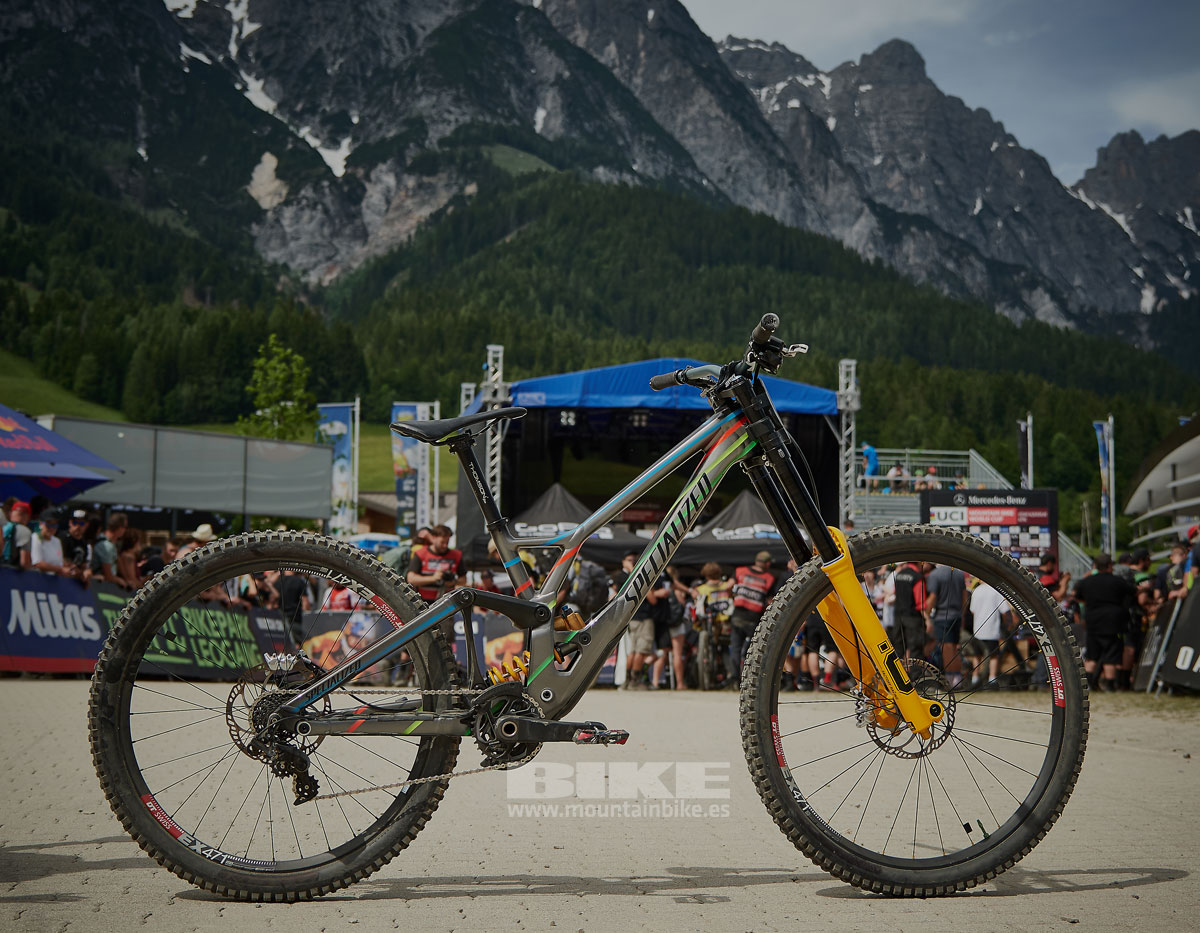 ¿Has visto lo que lleva Bruni en el pedalier de su Specialized?