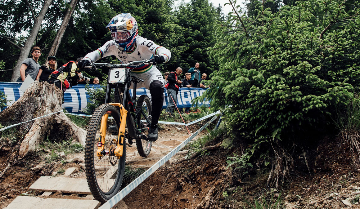 ¿Has visto lo que lleva Bruni en el pedalier de su Specialized?