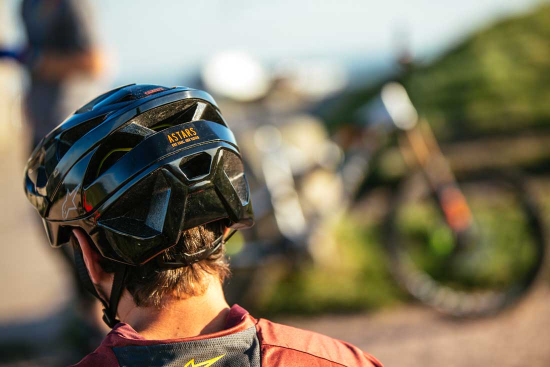 Así es el primer casco para bici de Alpinestars