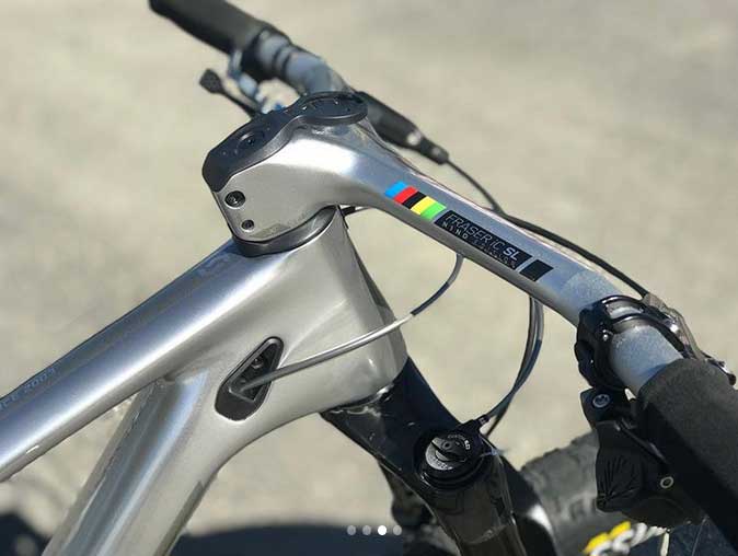 La espectacular nueva bici de Nino Schurter