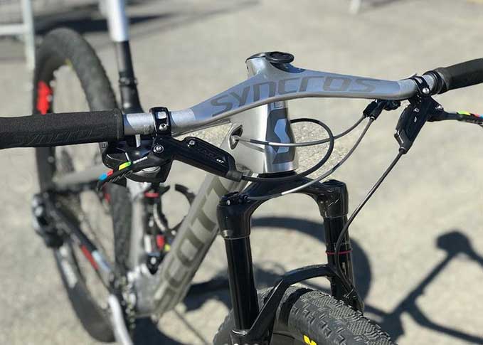 La espectacular nueva bici de Nino Schurter