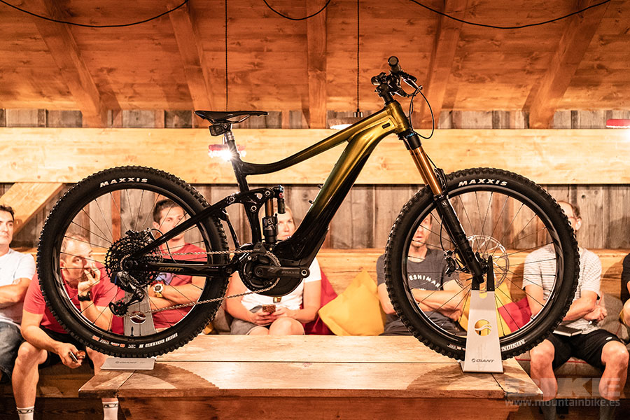Nueva Giant Reign E   PRO 2020