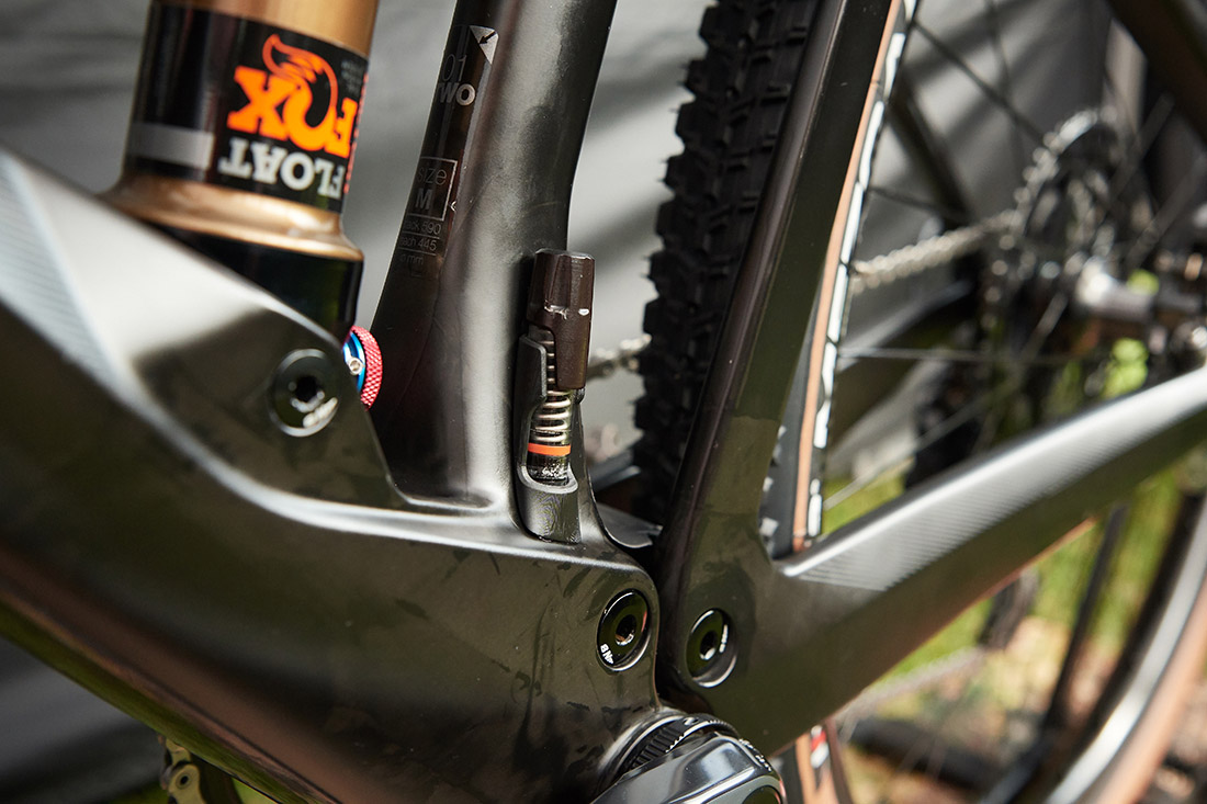 Ella baja sola: Tija BMC Autodrop